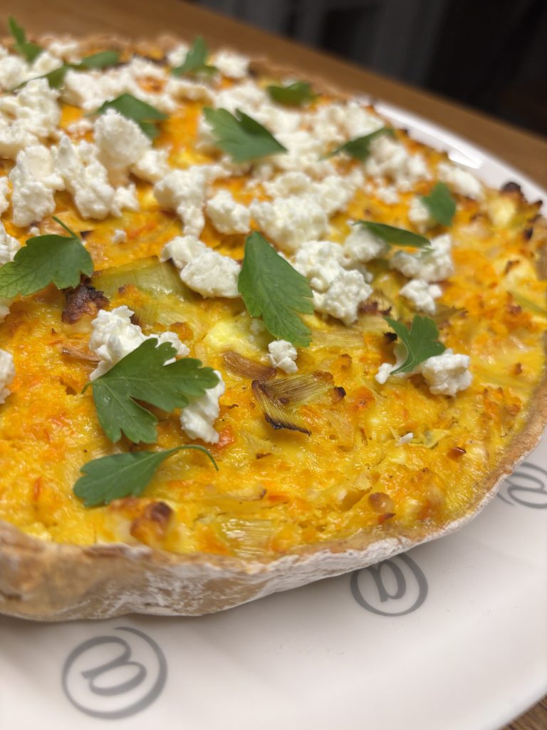 Quiche au potimarron, poireau, féta et noix